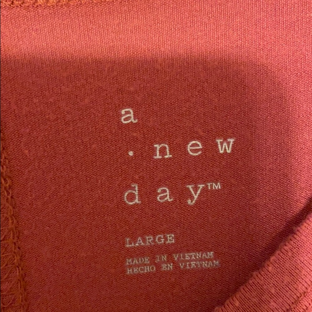 A new day basic tee - Picture 3 of 3
